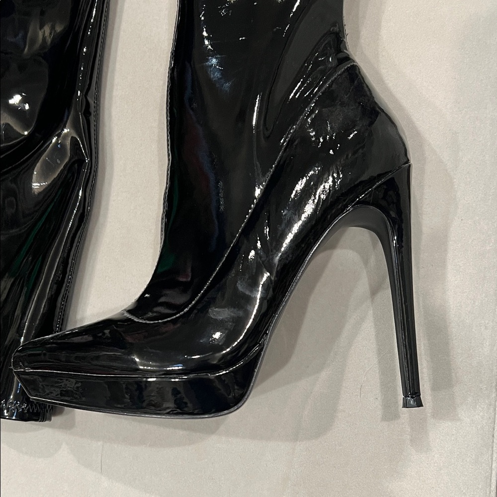 Black Patent Leather Knee-High Stiletto Boots - Picture 2 of 4
